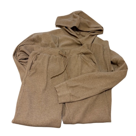 ALO Yoga Beige Ribbed Knit Lounge Set - Picture 2 of 4